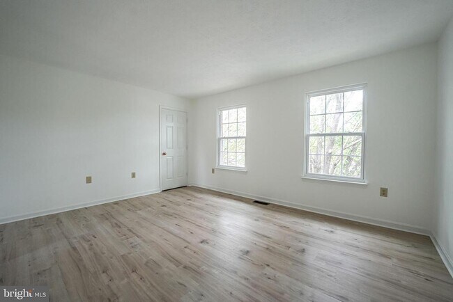 Building Photo - 326 Banbury Terrace