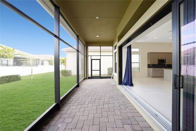 Building Photo - 11815 Leon Cir N