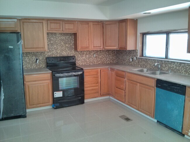 Building Photo - 5836 Alta Vista Dr