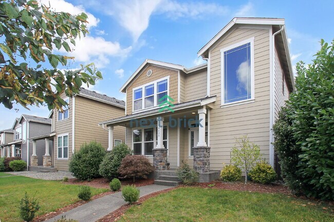 Building Photo - 3 Bed and 2.5 Bath Single-family Home Avai...
