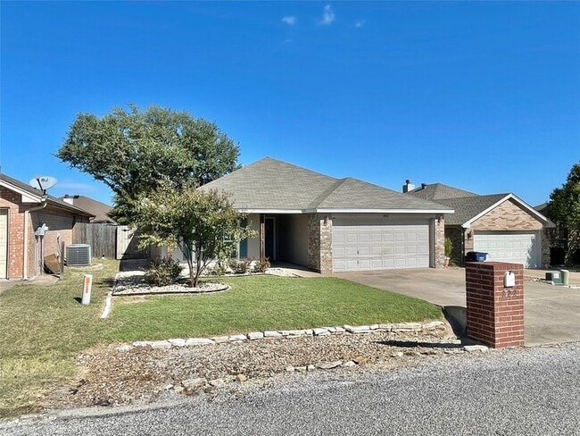 Building Photo - 822 Rambling Ct