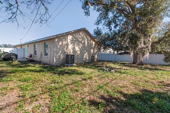 Building Photo - 2174 19th Ave SW