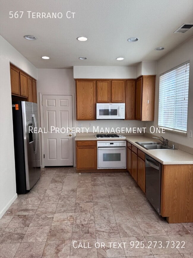 Building Photo - 567 Terrano Ct