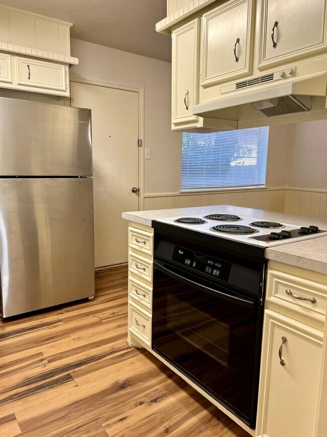 Building Photo - 4407 75th Dr