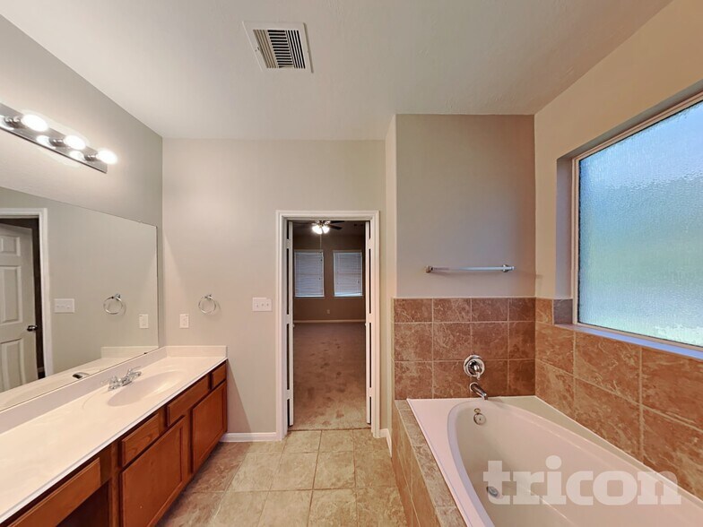 Building Photo - 16207 Augusta Oaks Court