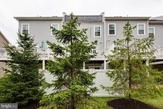 Building Photo - 1022 Linden Dr