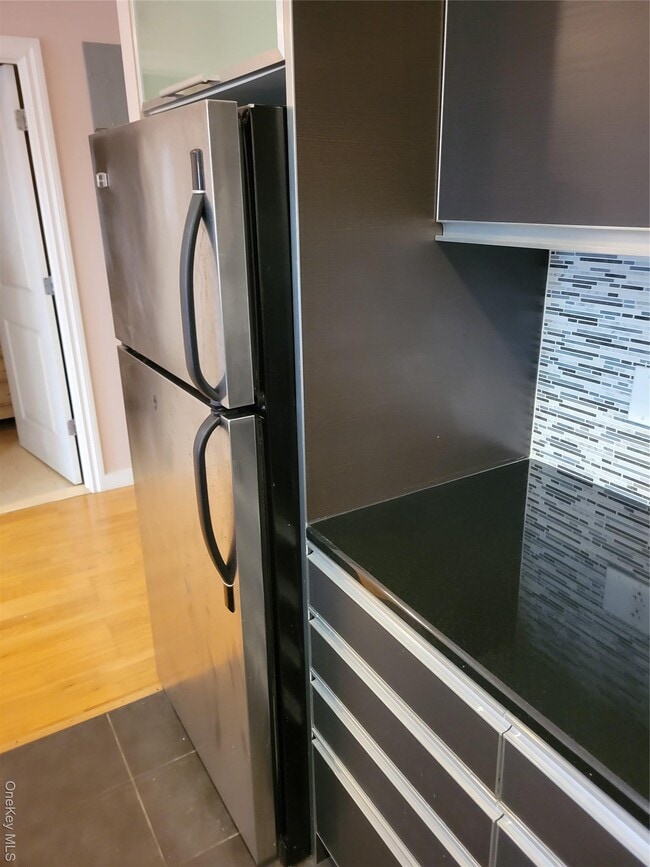 Building Photo - 143-20 Hoover Ave