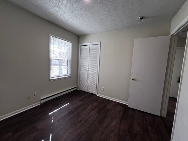 Building Photo - 7400 Barberry Ct