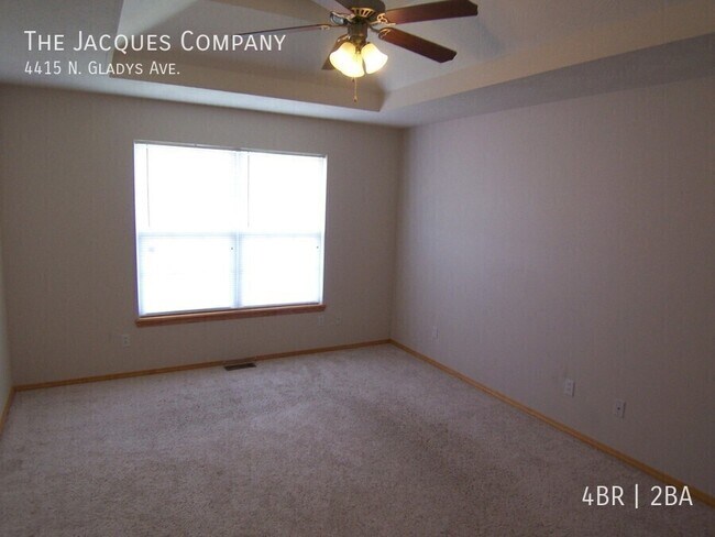 Building Photo - 4415 Gladys Ave