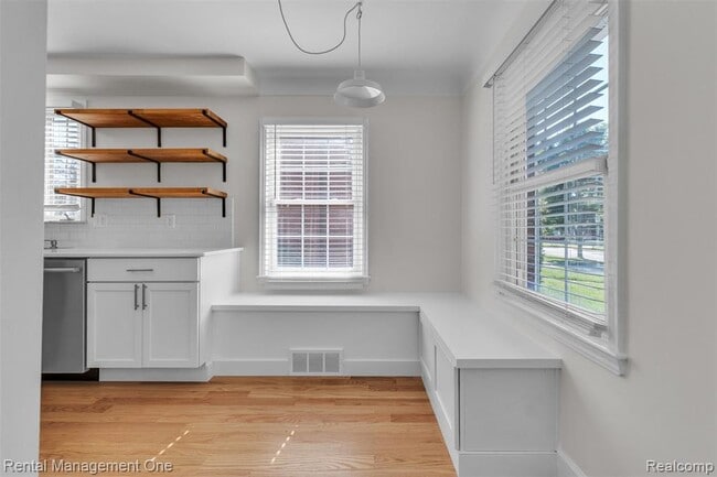 Building Photo - 2711 Dorchester Rd