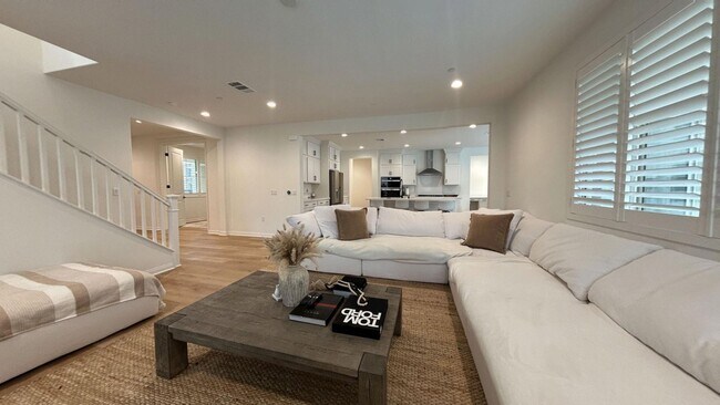 Building Photo - HUGE PRICE REDUCTION!! Gorgeous 6 Bedroom ...