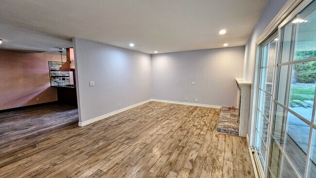 Building Photo - 1042 Lawanda Pl