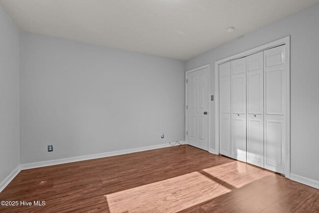 Building Photo - 215 Canterbury Rd