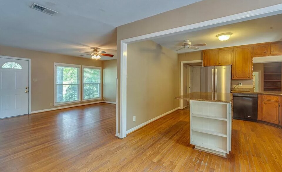 Building Photo - 3504 Corto Ave