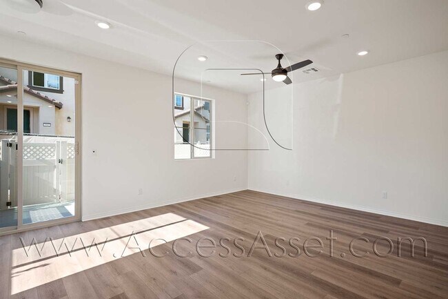 Building Photo - Stylish 2 Bed + 2.5 Bath Townhome in Murrieta