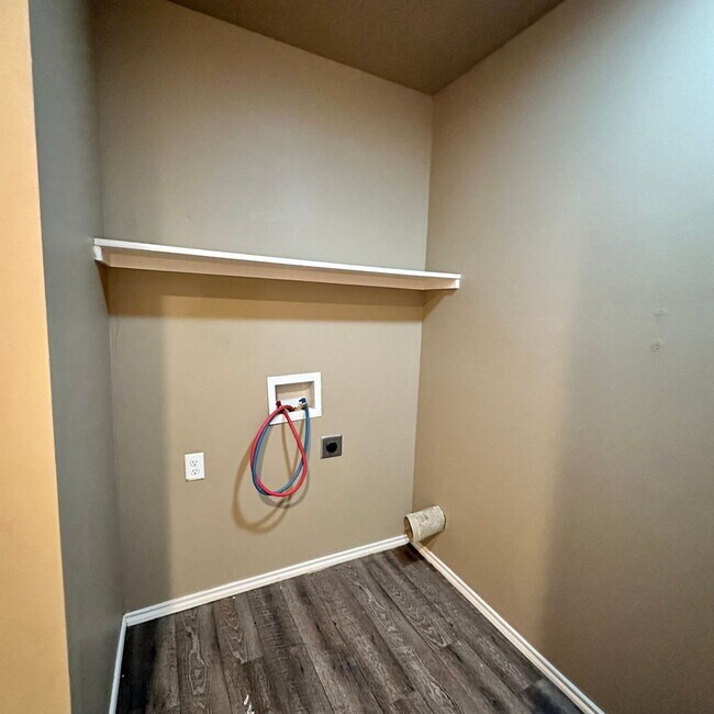 Building Photo - "Charming 3-Bedroom Duplex in Lubbock - Co...