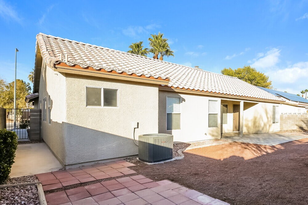 Building Photo - 4409 Ocean Breeze Ave