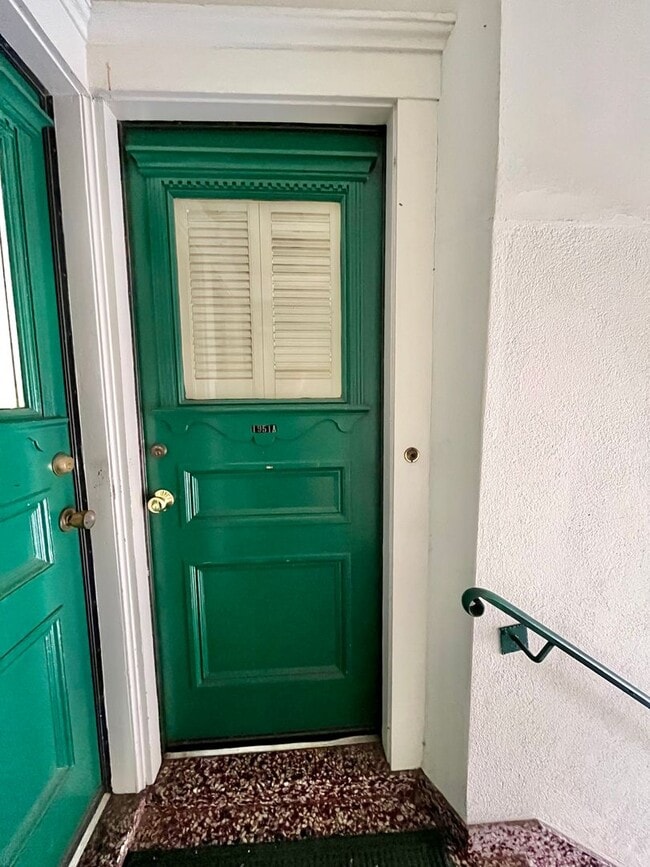 Building Photo - Prime Cow Hollow Location with Parking, Private Deck and Yard