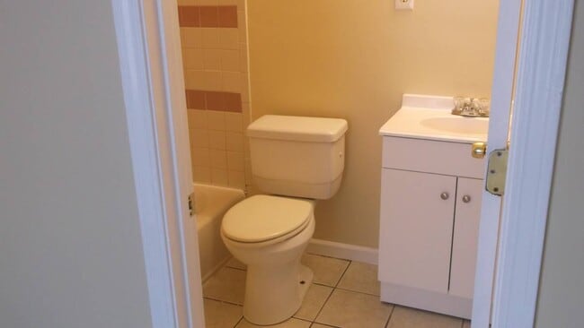 Building Photo - 1451 Roberts Rd