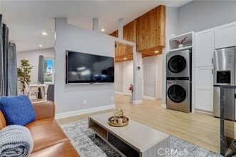 Building Photo - 5030 Kensington Way