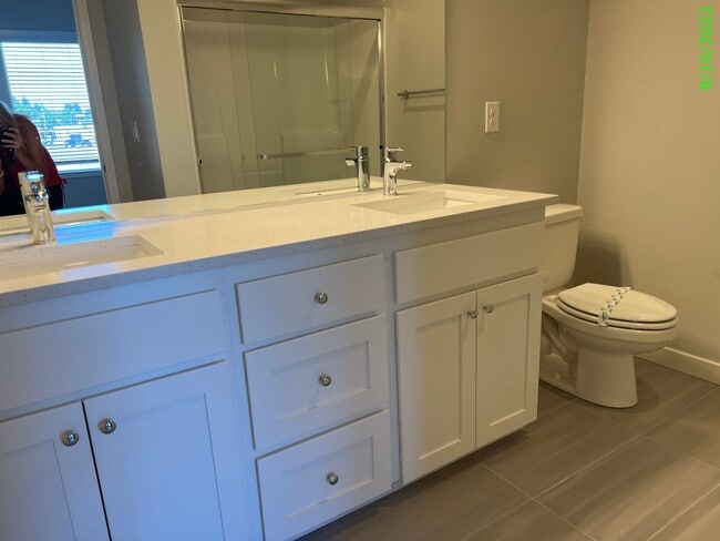 Building Photo - Beautiful, Newer Townhome!  Walking distance to many amenities.