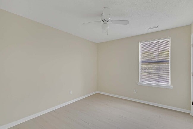 Building Photo - 18 Lundy Ln