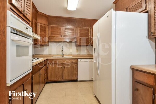Building Photo - 3411 Londonderry Dr