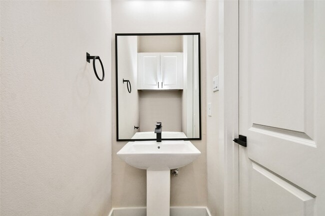 Building Photo - 3229 Tuam St