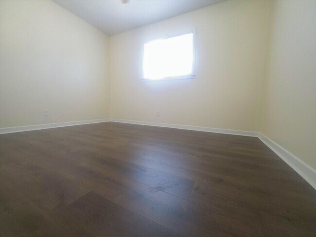 Building Photo - Charming 3-Bedroom Home for Rent – Spacious Backyard & Quiet Neighborhood!