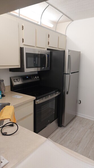 Building Photo - 9610 Green Cypress Ln