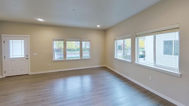 Building Photo - Beautiful 3-Bedroom Townhome w/ 2-Car Gara...