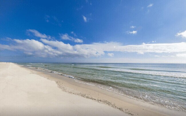 Building Photo - 527 Beach Club Trail