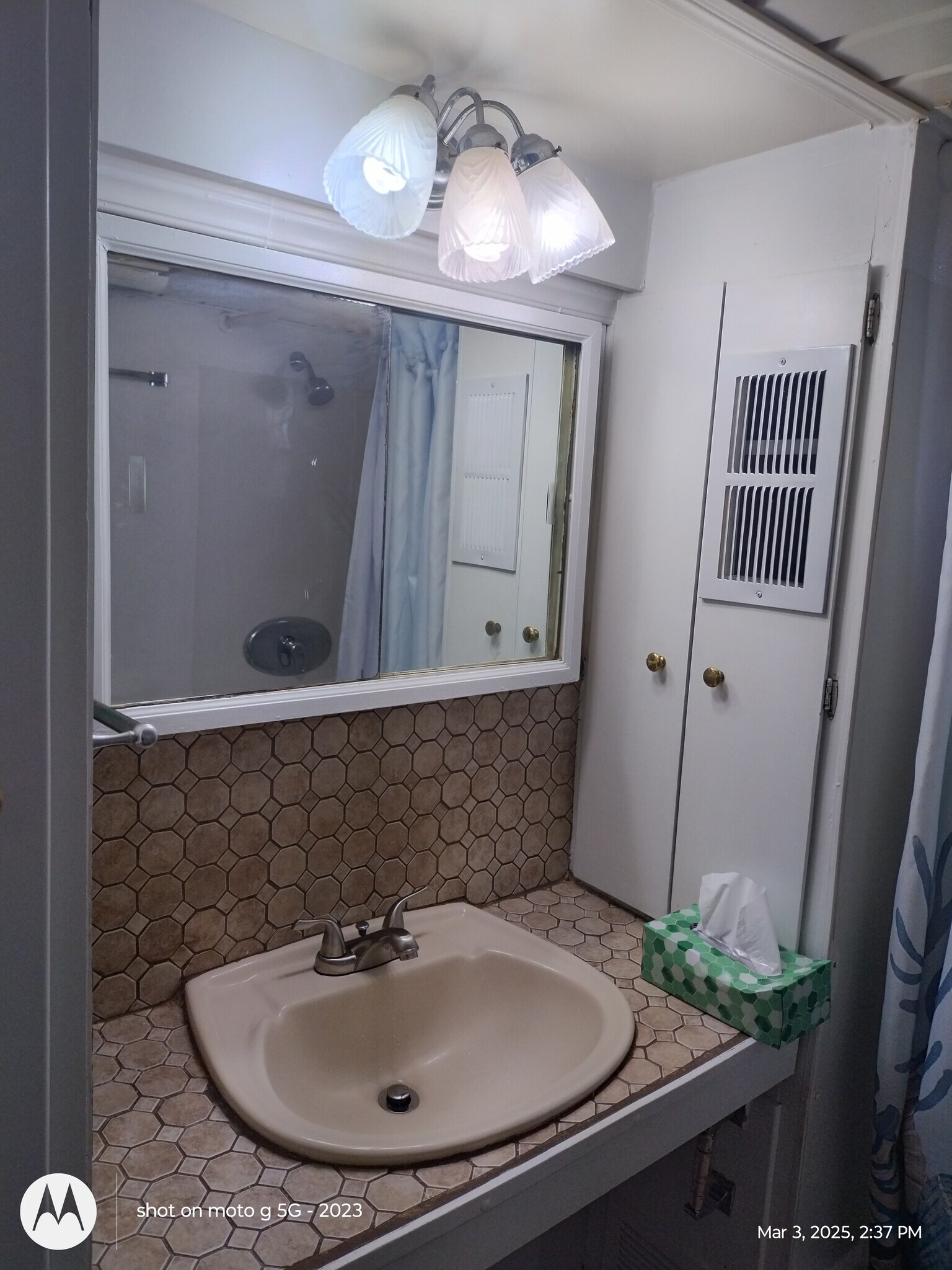 Building Photo - 2643 Ridge Ave