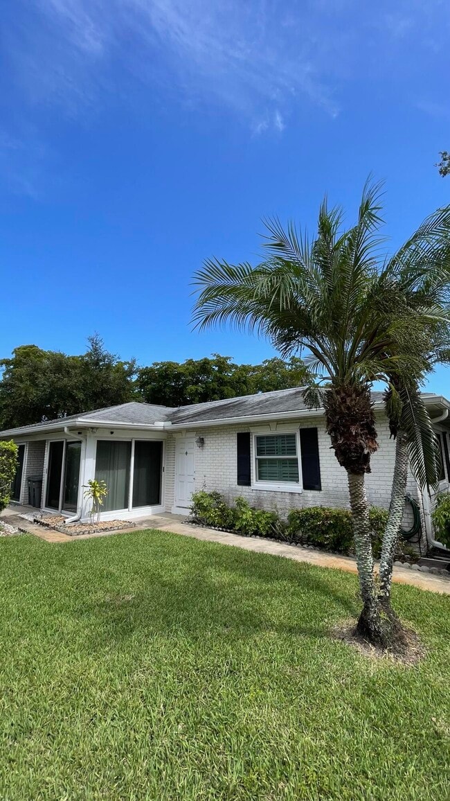 Building Photo - 10140 S 44th Dr
