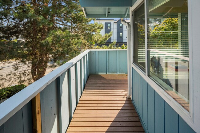 Building Photo - 3124 NE 147th St