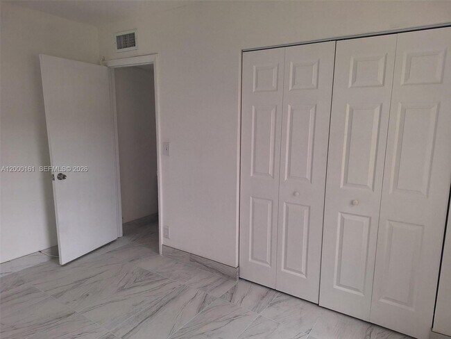 Building Photo - 12831 SW 43rd Dr