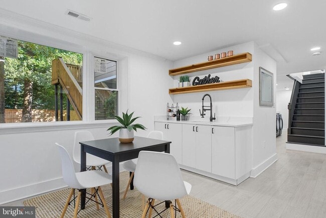 Building Photo - 2539 Gallows Rd