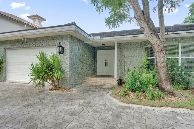 Building Photo - 2427 Sea Island Dr