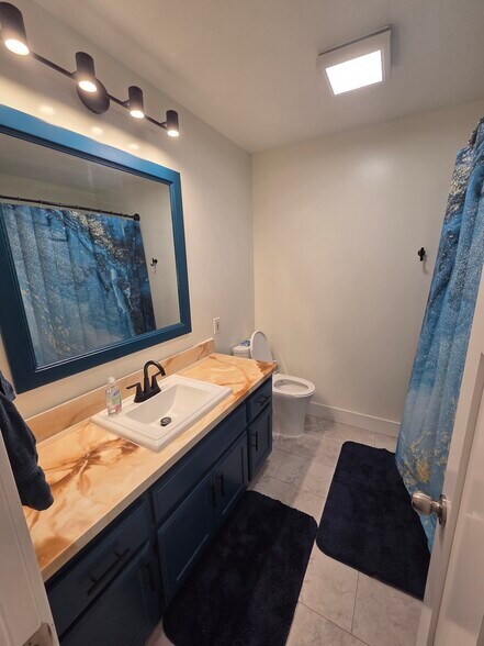Building Photo - 401 Stallion Cir