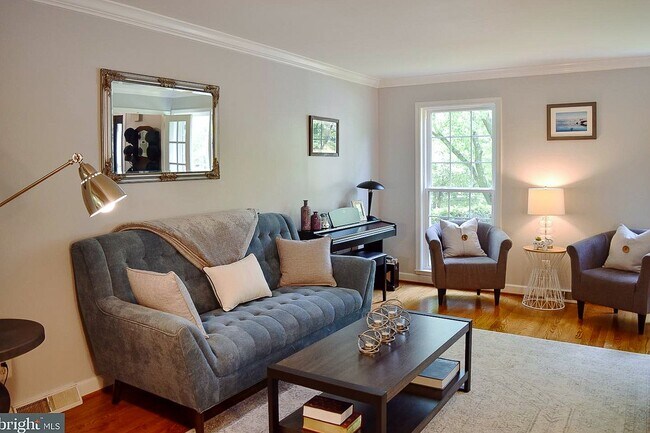 Building Photo - Extensively Renovated 4-Bedroom Home in Prime Location! Unbelievable custom kitchen.