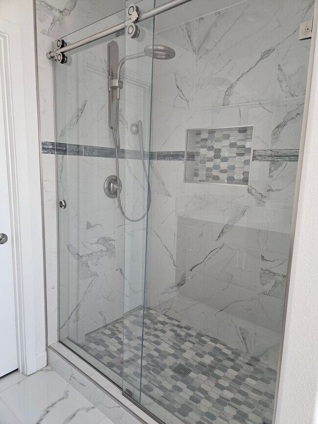 Building Photo - STUNNING CUSTOM APPLE VALLEY HOME