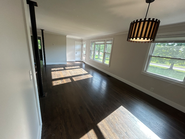 Building Photo - 516 Lemont Dr