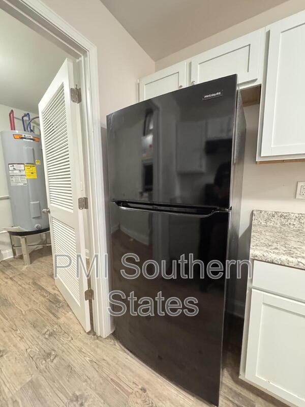 Building Photo - 200 Walnut Hill Dr