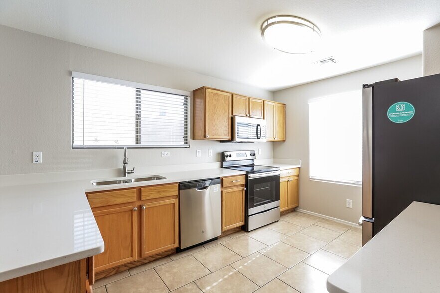 Building Photo - 7907 N 53rd Dr