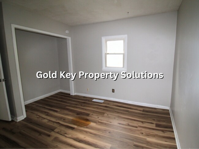 Building Photo - 3 BR 1 BA House with Carport and Covered Front Porch