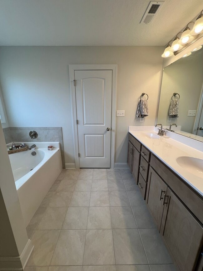 Building Photo - Welcome to Onslow Bay