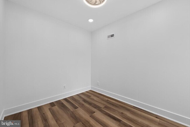 Building Photo - 807 N 42nd St