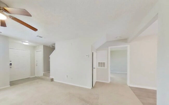 Building Photo - MOVE IN READY