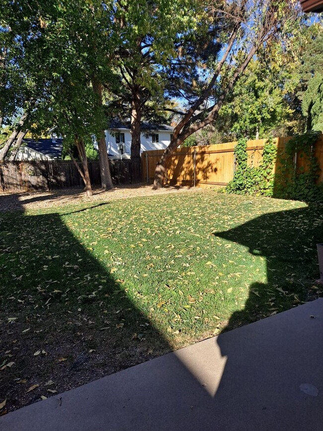 Building Photo - 936-10 Molello   #25-27 Villa Drive