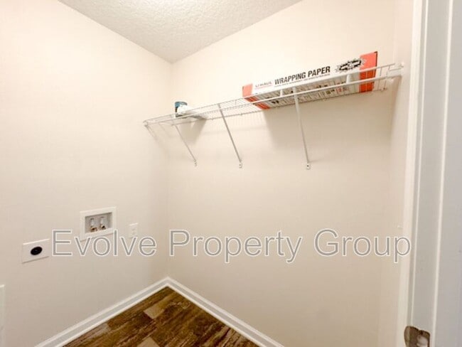 Building Photo - 119 Fairway Ct